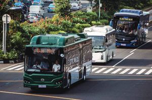 Pemerintah Bakal Paksa Semua Bus Umum Bertenaga Listrik di 2045