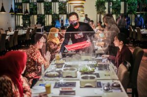3.130 Perawat di Kota Bogor Dijamu Makan di Restoran dan Belanja