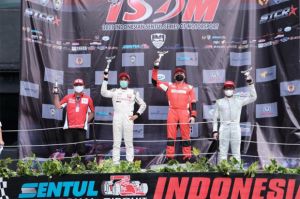 Toyota Team Indonesia Raih 2 Podium di Kejurnas Touring Car Race 2021