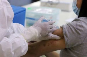 Pemerintah Pastikan Suntik Vaksin COVID-19 selama Ramadhan Tak Batalkan Puasa