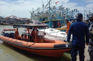 Tim SAR Berangkatkan 15 Nelayan Selamat dan 2 Jenazah Korban Insiden Tabrakan Kapal