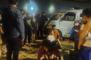 Diduga Mabuk, Sopir Angkot M-19 Tabrak Pejalan Kaki dan 3 Mobil di Bekasi