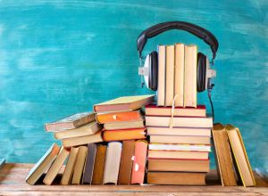 Mau Pintar, tapi Malas Baca Buku? Dengerin aja di 5 Website Audiobook Ini