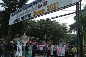 HUT Depok Ke-22 Disambut Demo Mahasiswa di Depan Balai Kota, Mereka Protes Ini