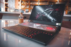 ROG Zephyrus Duo 15 SE, Laptop Gaming Dua Layar Paling Bertenaga