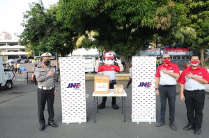 Bantu Cegah Covid-19, JNE Beri Alat Pelindung Diri untuk Polda Metro Jaya