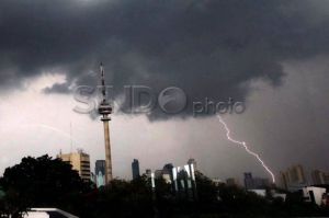 Waspada! Hujan Disertai Kilat di Jakarta Timur dan Selatan Sore Nanti