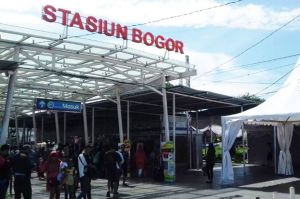 Tak Ada Penumpukan Penumpang, Angkot Bikin Macet di Stasiun Bogor