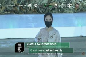 Wamenparekraf Angela Tanoesoedibjo Tampil Cantik dengan Tunik di Modest Fashion Founders Fund 2021