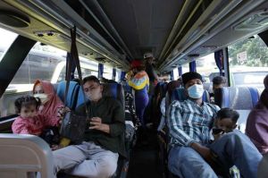 100 Bus Berstiker di Terminal Kalideres Boleh Jalan Saat Larangan Mudik