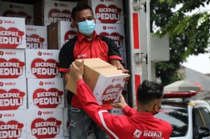 Ajak Donasikan Sebagian Rezekinya, Sicepat Ekspres Bagikan 700 Paket Sembako