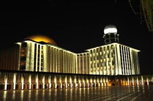 Diterangi 3.375 Led Signify, Masjid Istiqlal Makin Indah Jelang Idul Fitri