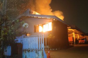Gudang Hino Jakarta Utara Terbakar
