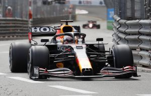 Terbantu Kesialan Leclerc, Verstappen Rajai GP Monaco