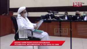 Sambil Berzikir Habib Rizieq Dengarkan Hakim Bacakan Putusan  Kasus Megamendung