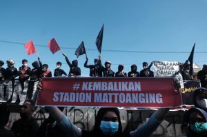 Suporter Unjuk Rasa Minta Pembangunan Stadion Mattoanging Dilanjutkan