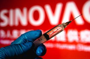 Efikasi Vaksin Sinovac Rendah,  Perlukah Suntikan Dosis Ketiga?