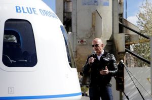 Jeff Bezos dan Saudaranya Akan Lakukan Penerbangan Perdana Blue Origin