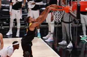 Hasil Semifinal Wilayah Playoff NBA 2021; Jazz Jauhi Clippers, Bucks Balas Kekalahan