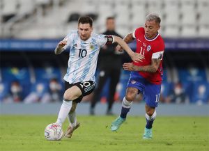 Babak I: Tendangan Bebas Messi Bawa Argentina Unggul atas Chile