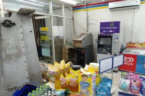 ATM di Minimarket Bekasi Dibobol, Uang Tunai Rp300 Juta Raib