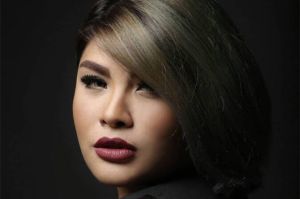 Cobaan Bertubi Nania Idol setelah Jadi Nasrani, Ditolak Keluarga hingga Tak Bisa Jumpa Anak
