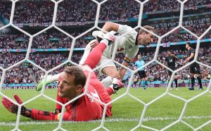 Piala Eropa 2020: Air Mata Manuel Neuer Nyaris Tumpah di Stadion Wembley