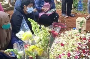 Mbak You Dimakamkan di Pemakaman Keluarga di Bandung