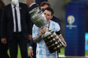 Lionel Messi Enggak Pernah Bisa Gantikan Diego Maradona