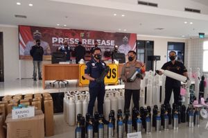 Beromzet Rp300 Juta, Polisi Ringkus Penjual Tabung Oksigen di Mangga Dua