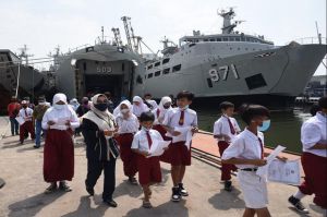 Vaksinasi TNI AL Go to School Jadi Momentum Pelajar untuk Wisata Edukasi