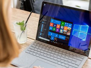 Keuntungan Menghubungkan Laptop Windows 10 ke Monitor