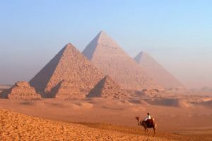 Apakah Alien yang Membangun Piramida Mesir? Arkeolog Ungkap Bukti Ini