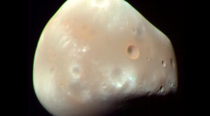 Tidak Bulat, Bulan di Planet Mars Ini Bentuknya Mengsol