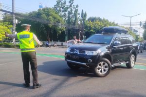 Mobil Orang Kementerian ESDM Diputar Balik di Jalan Hos Cokroaminoto