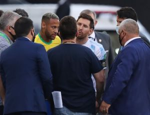 Duel Brasil vs Argentina Dihentikan dengan Paksa, Lionel Messi Murka