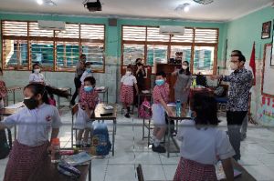 Cek PTM Terbatas, Mendikbudristek Kunjungi Sekolah di Jakarta Timur