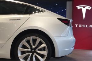 Toyota dan Tesla Berseteru dengan Ford Cs karena Pajak Mobil Listrik di AS