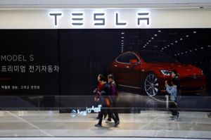 Ditanya Soal Investasi Tesla, Menteri Bahlil: Di Handle Langsung Tim Luhut