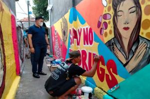 Bentuk Kampung Tangguh Anti Narkoba, Pemuda di Bogor Buat Lukisan Mural 100 Meter