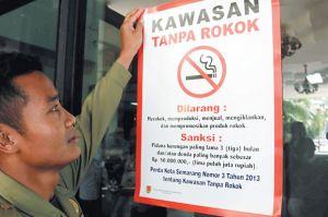Pemprov DKI Siapkan Regulasi untuk Jatuhkan Sanksi Bagi Toko Pasang Iklan Rokok