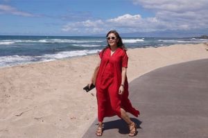 Maia Estianty Sakit Kulit Rosacea, Tetap Enjoy Liburan di Pantai yang Panas