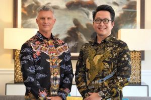 Anak Muda Ini Kreasikan Batik khas Nusantara dengan 8 Ikon Negara Sahabat