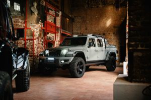 Terlalu Kaku, Rumah Modifikasi Ubah Jeep Gladiator dengan Cita Rasa Italia