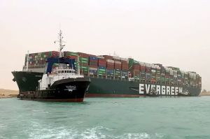 Dari Terusan Suez, Mesir Kantongi Rp210 Miliar per Hari