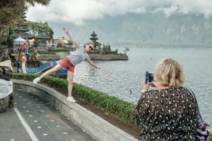 Luhut Umumkan Bali dan Kepri Buka Pintu untuk Turis dari 19 Negara
