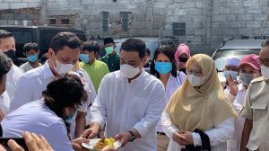 Rayakan Ulang Tahun Prabowo dan PIRA, Ariza Bagikan Santunan kepada Yatim Piatu di Duren Sawit