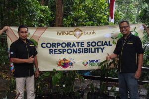 MNC Bank Bagikan Ratusan Pohon ke Komunitas Lestari Lingkungan di Condet