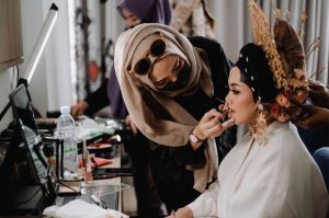 Segar dan Manis, MUA asal Makassar Ini Perkenalkan Makeup Sunkist Caramel