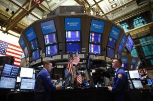 Wall Street Berakhir Catat Rekor Didukung Rilis Tenaga Kerja dan Pfizer